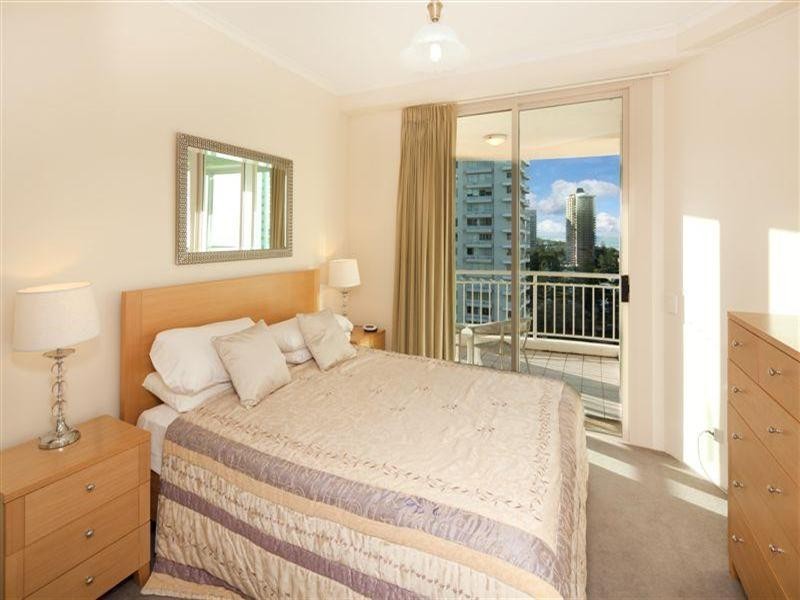 52 Pacific Street, Main Beach QLD 4217