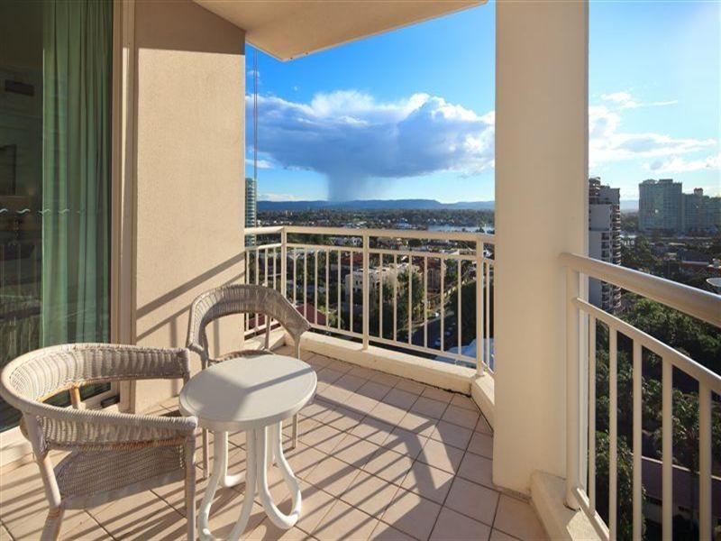 52 Pacific Street, Main Beach QLD 4217