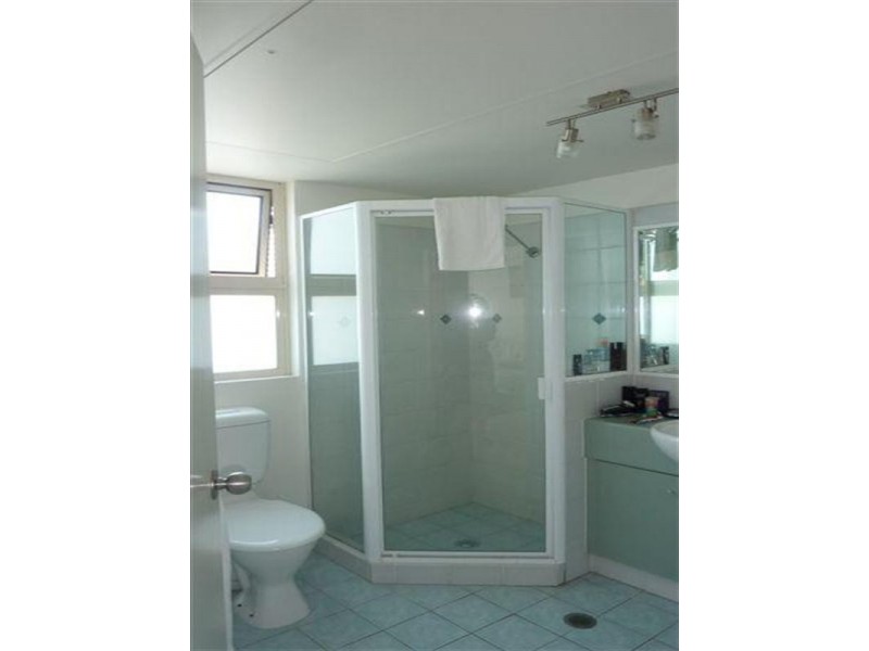 52 Pacific Street, Main Beach QLD 4217
