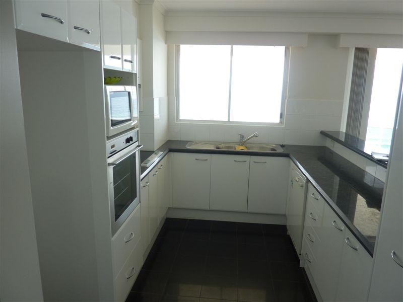 59 Pacific Street, Main Beach QLD 4217