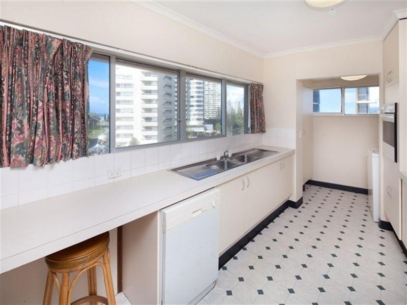 204 Ferny Avenue, Surfers Paradise QLD 4217