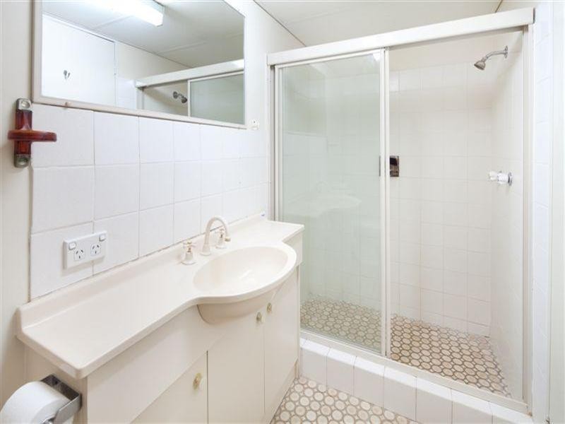 204 Ferny Avenue, Surfers Paradise QLD 4217