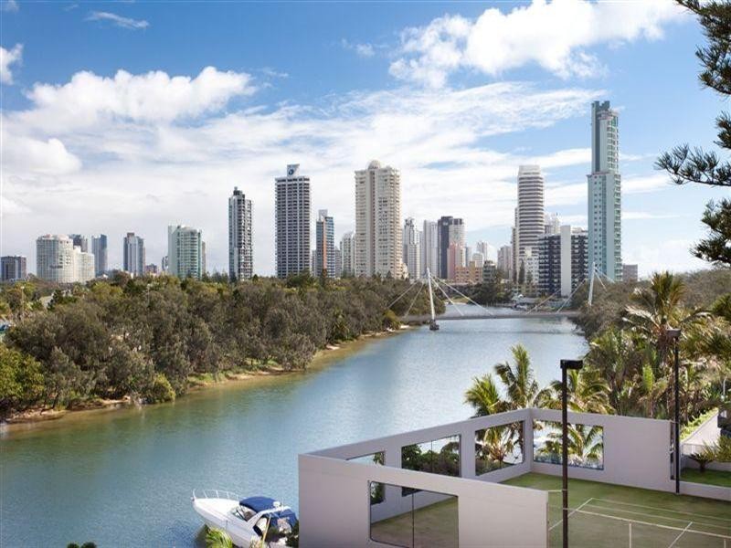 204 Ferny Avenue, Surfers Paradise QLD 4217