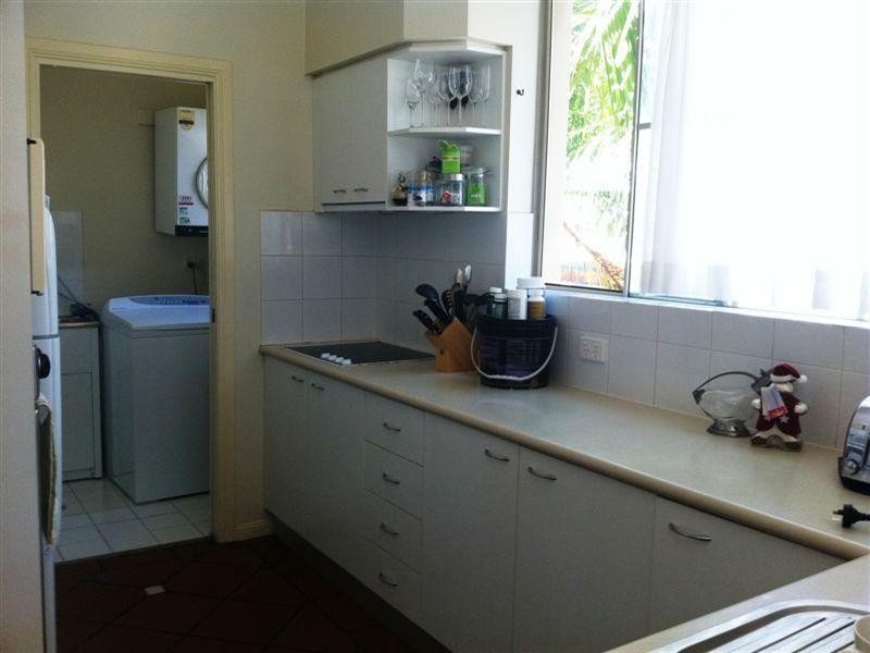 38 Woodroffe Avenue, Main Beach QLD 4217