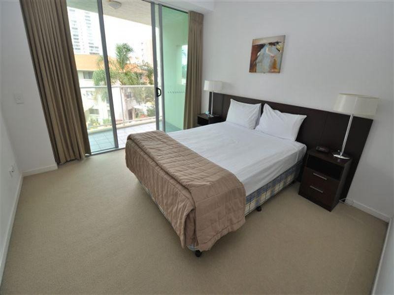 18 Fern Street, Surfers Paradise QLD 4217