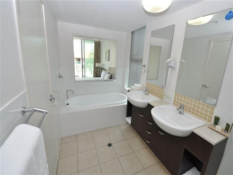 18 Fern Street, Surfers Paradise QLD 4217