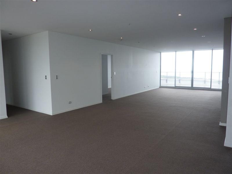 4 Como Crescent, Southport QLD 4215