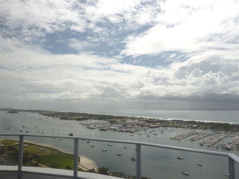 4 Como Crescent, Southport QLD 4215