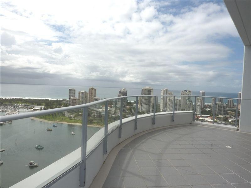 4 Como Crescent, Southport QLD 4215