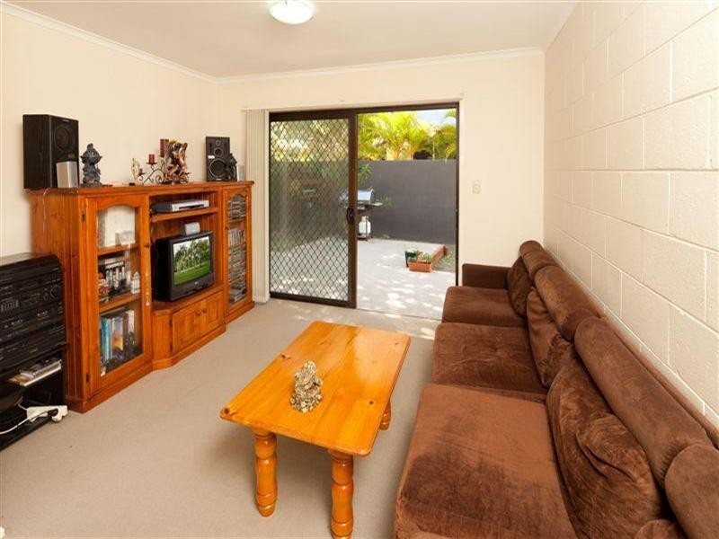 9 Cronin Avenue, Main Beach QLD 4217