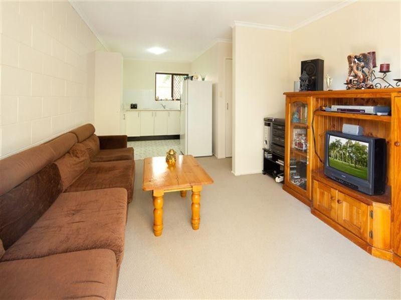 9 Cronin Avenue, Main Beach QLD 4217