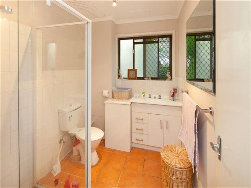 9 Cronin Avenue, Main Beach QLD 4217