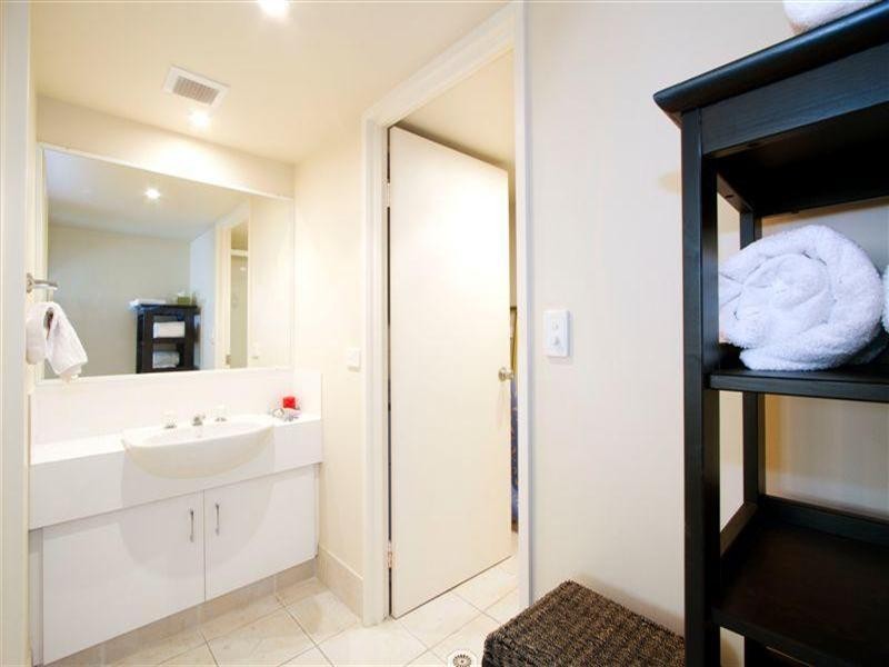 1 Cronin Avenue, Main Beach QLD 4217