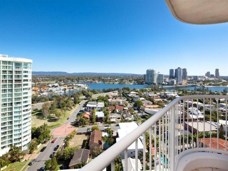 20 Cronin Avenue, Main Beach QLD 4217