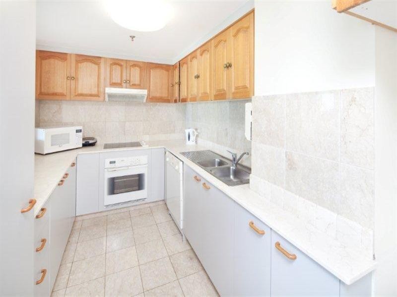 20 Cronin Avenue, Main Beach QLD 4217