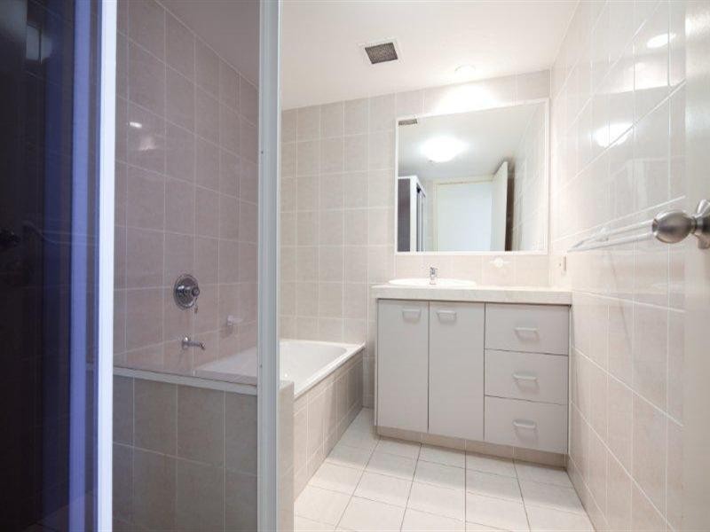 20 Cronin Avenue, Main Beach QLD 4217