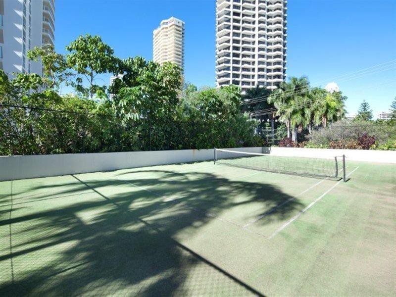 20 Cronin Avenue, Main Beach QLD 4217