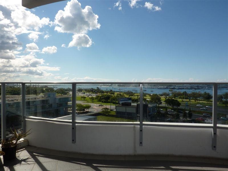 4 Como Crescent, Southport QLD 4215