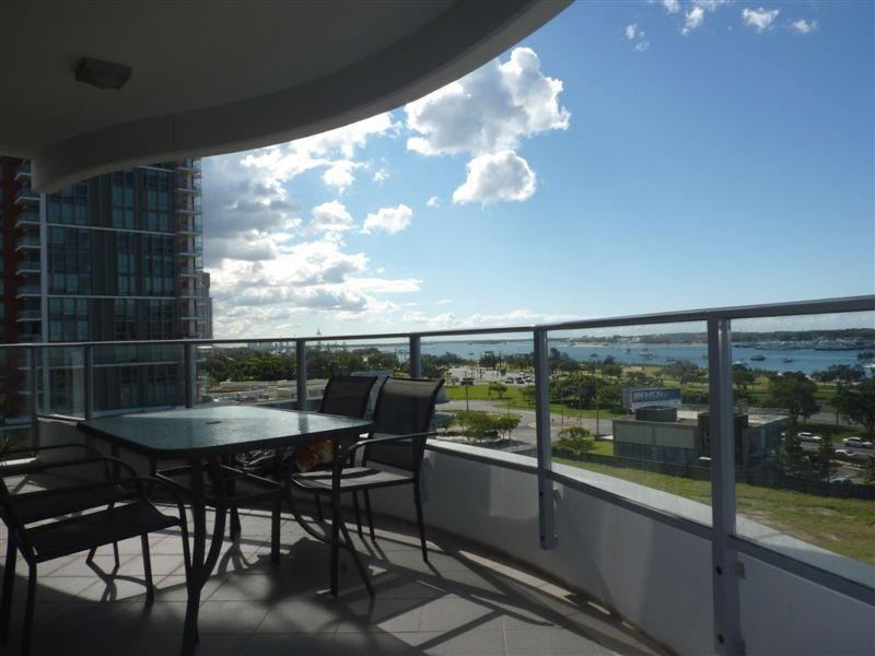 4 Como Crescent, Southport QLD 4215