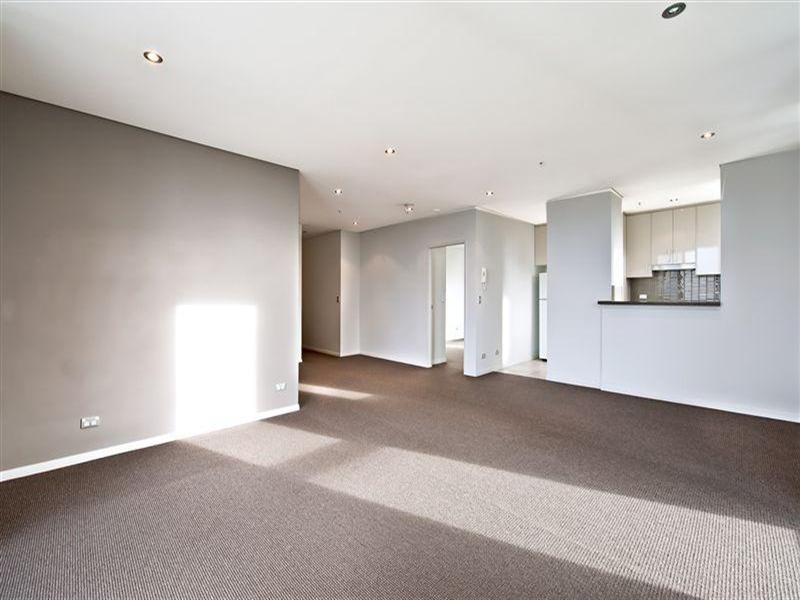 4 Como Crescent, Southport QLD 4215