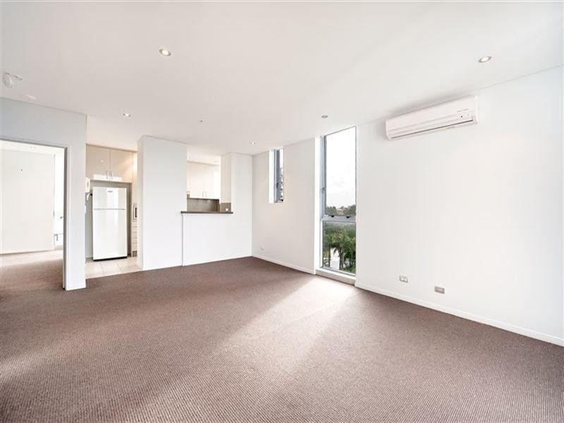 4 Como Crescent, Southport QLD 4215