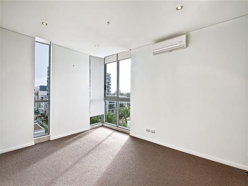 4 Como Crescent, Southport QLD 4215