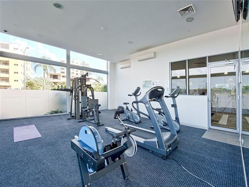 4 Como Crescent, Southport QLD 4215