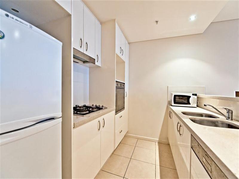 1 Como Crescent, Southport QLD 4215
