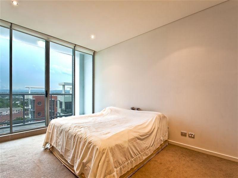 1 Como Crescent, Southport QLD 4215