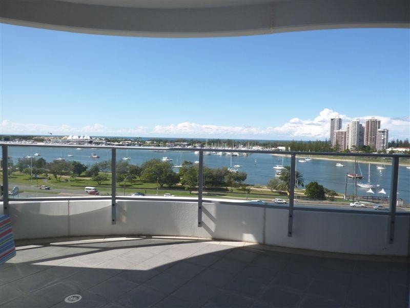 4 Como Crescent, Southport QLD 4215