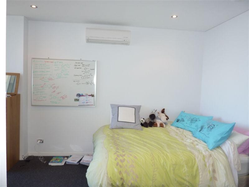 4 Como Crescent, Southport QLD 4215