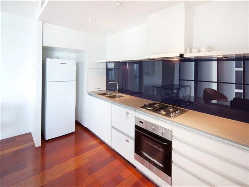 9 Ferny Avenue, Surfers Paradise QLD 4217