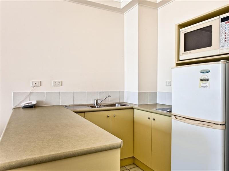 52 Pacific Street, Main Beach QLD 4217