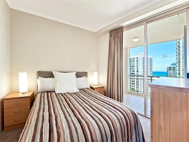 52 Pacific Street, Main Beach QLD 4217