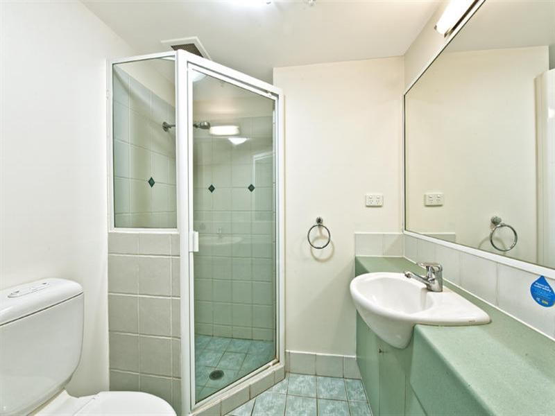 52 Pacific Street, Main Beach QLD 4217