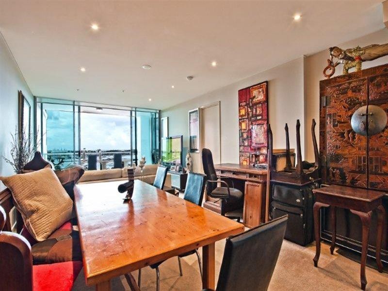 1 Como Crescent, Southport QLD 4215