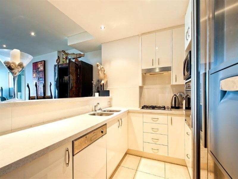 1 Como Crescent, Southport QLD 4215