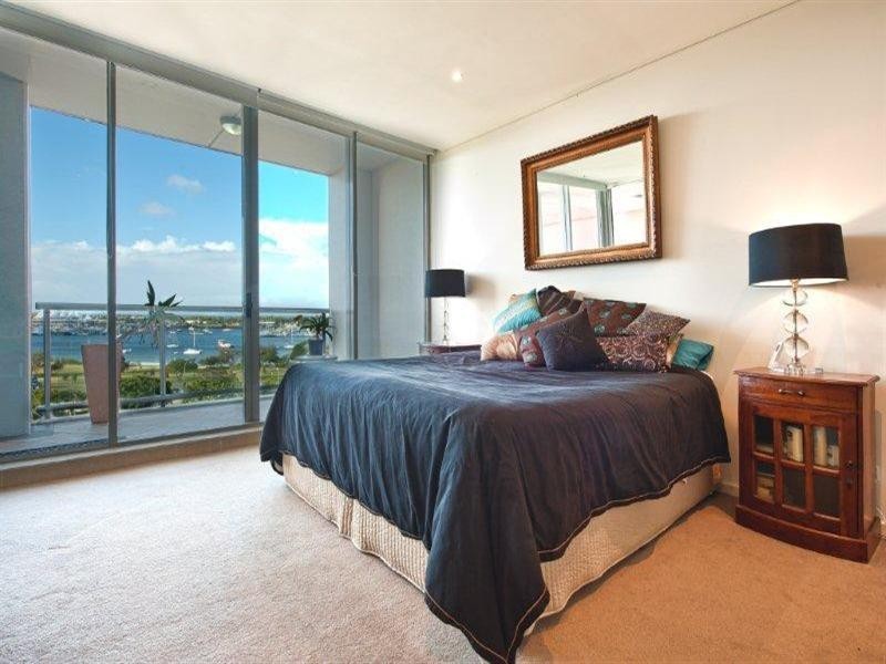 1 Como Crescent, Southport QLD 4215