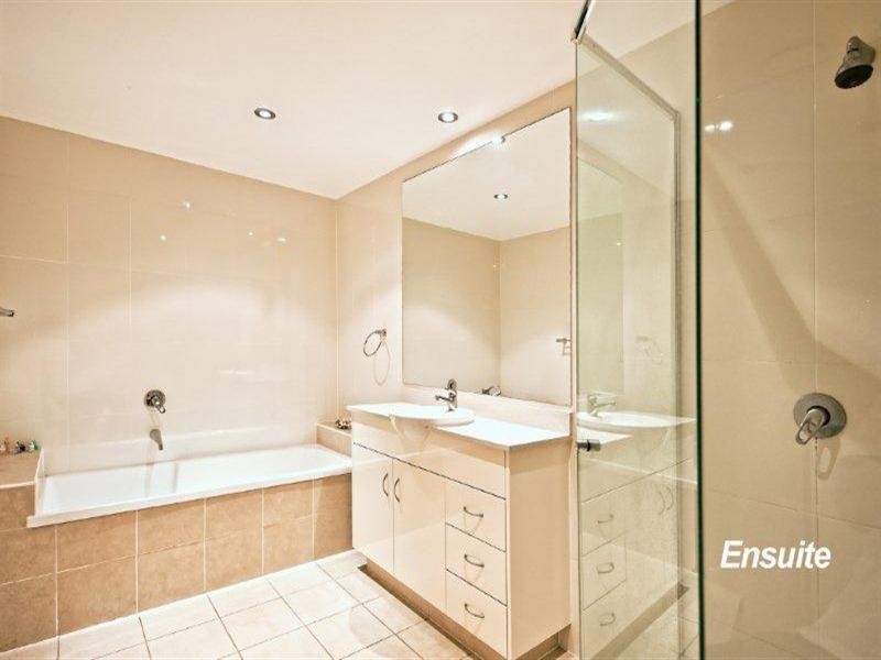 1 Como Crescent, Southport QLD 4215