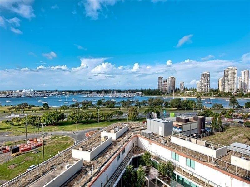 1 Como Crescent, Southport QLD 4215