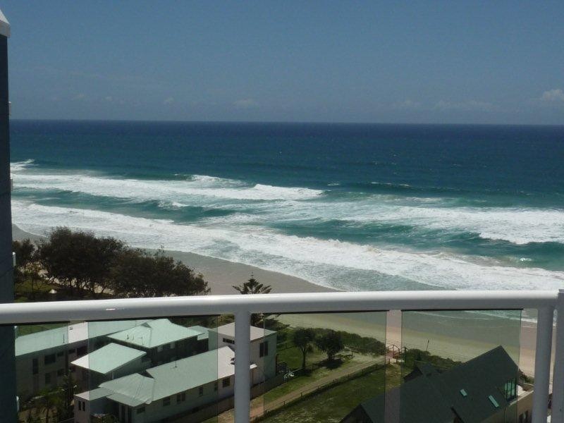 5 Woodroffe Avenue, Main Beach QLD 4217