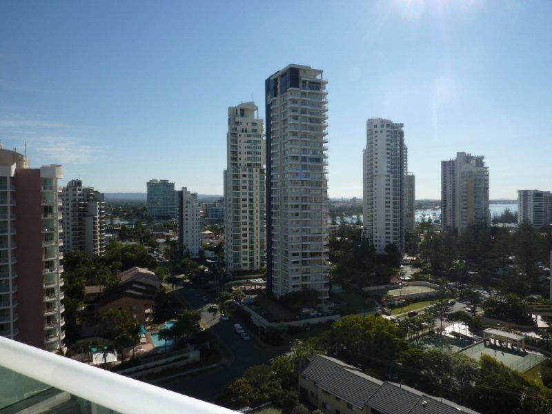 5 Woodroffe Avenue, Main Beach QLD 4217