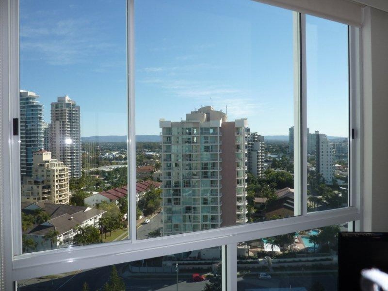 5 Woodroffe Avenue, Main Beach QLD 4217