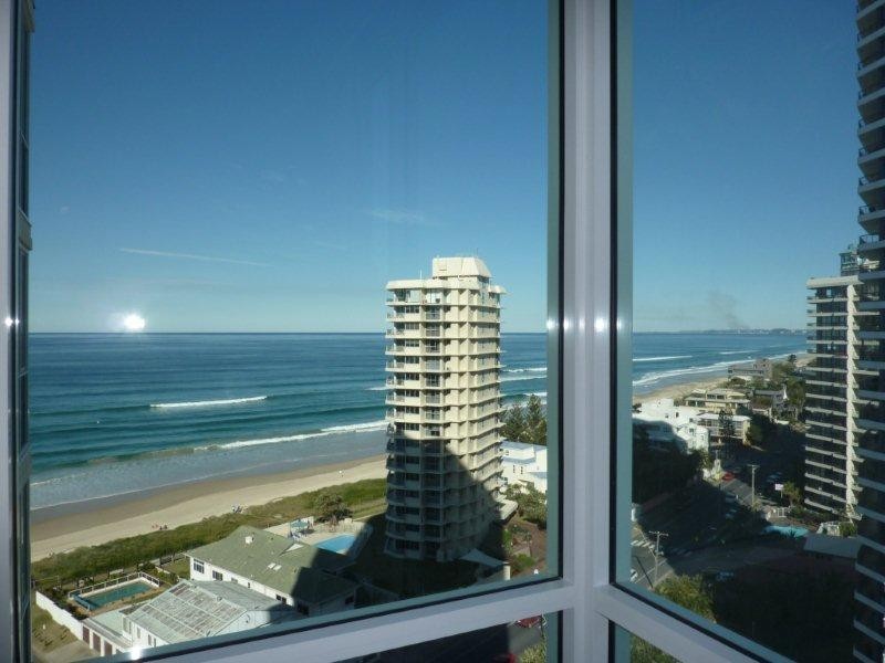 5 Woodroffe Avenue, Main Beach QLD 4217