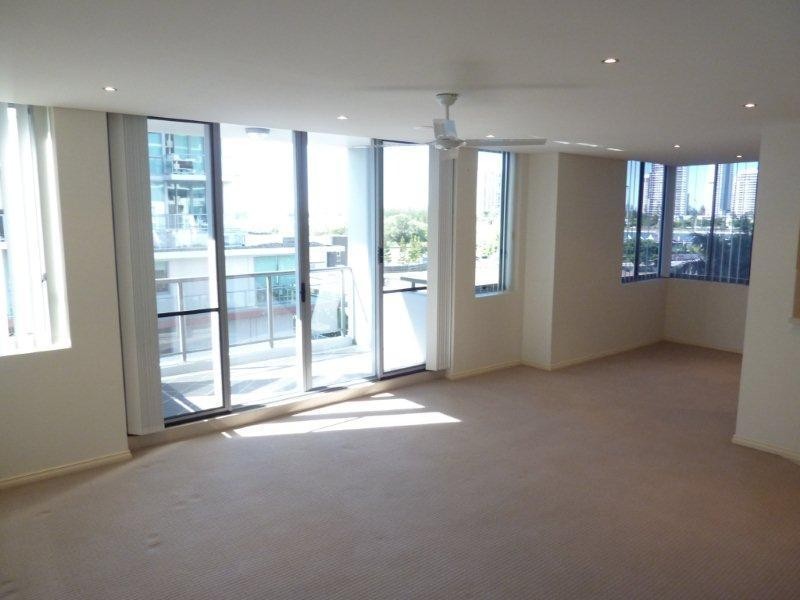 3 Como Crescent, Southport QLD 4215