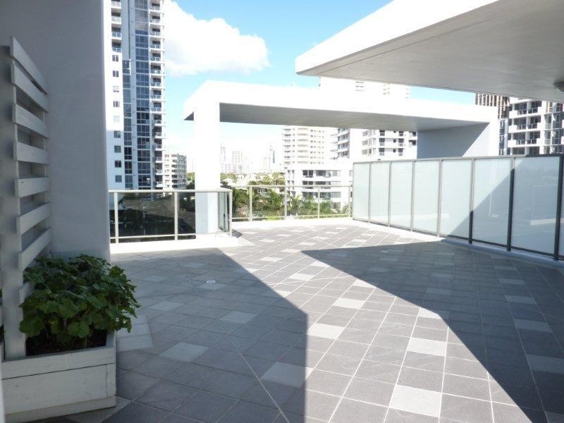 3 Como Crescent, Southport QLD 4215