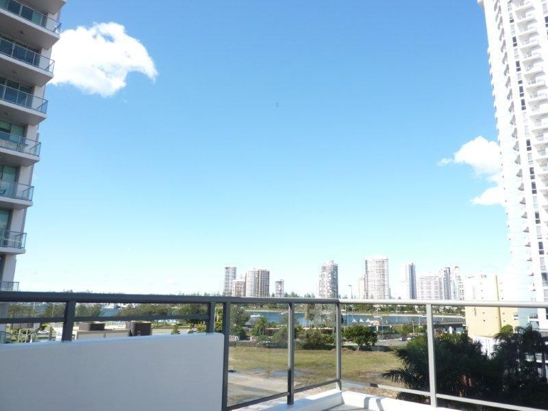 3 Como Crescent, Southport QLD 4215