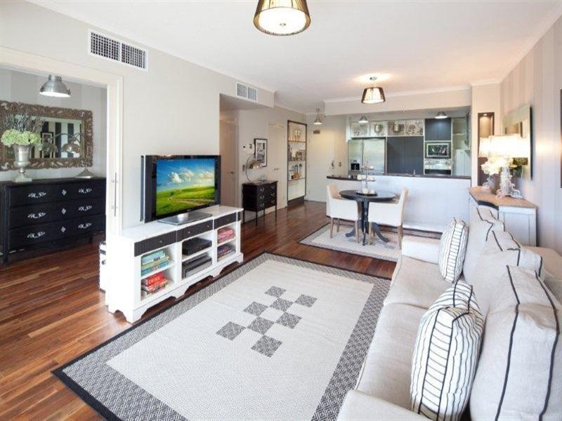 1 Lennie Avenue, Main Beach QLD 4217