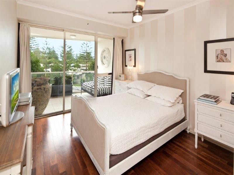 1 Lennie Avenue, Main Beach QLD 4217