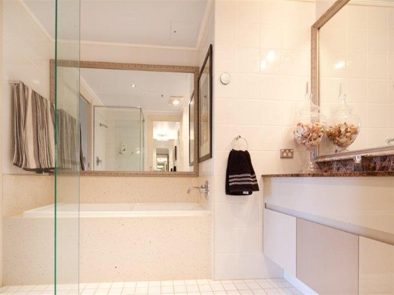 1 Lennie Avenue, Main Beach QLD 4217